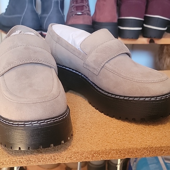 *new* womens tan color suede, size 9.5 chunky sole, loafer style shoes - Picture 2 of 5